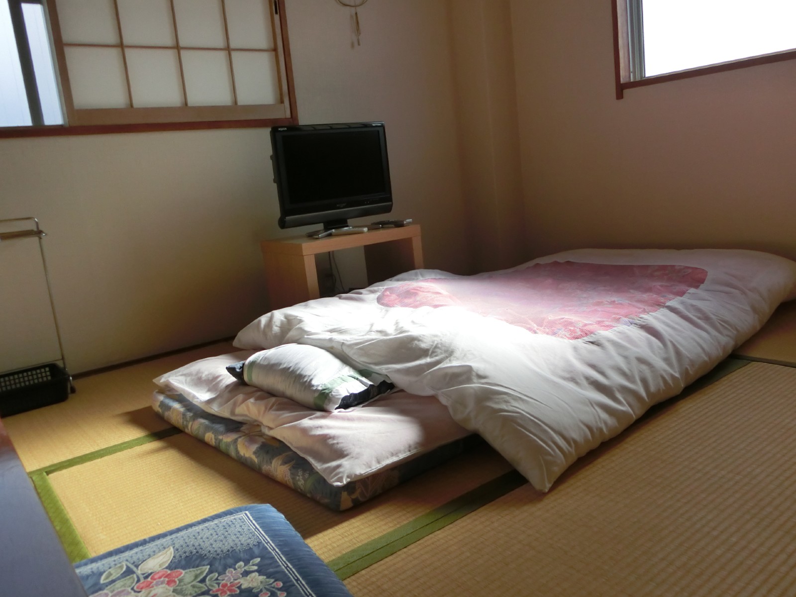 Japanese-style room